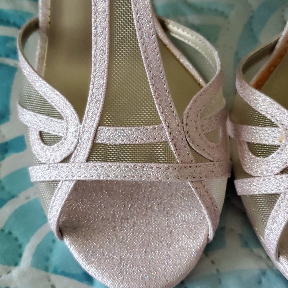 Heels - Picture 2 of 8